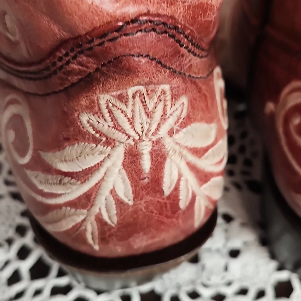 Corral Women's Distressed Leather Boots Size 9 Intricate Floral Embroidery - Picture 15 of 16